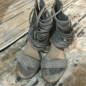 Beast fashion grey Sandels